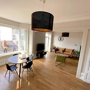  Apartment T3 De 73 M2 , Garage , Vue Montagnes Et Chateau